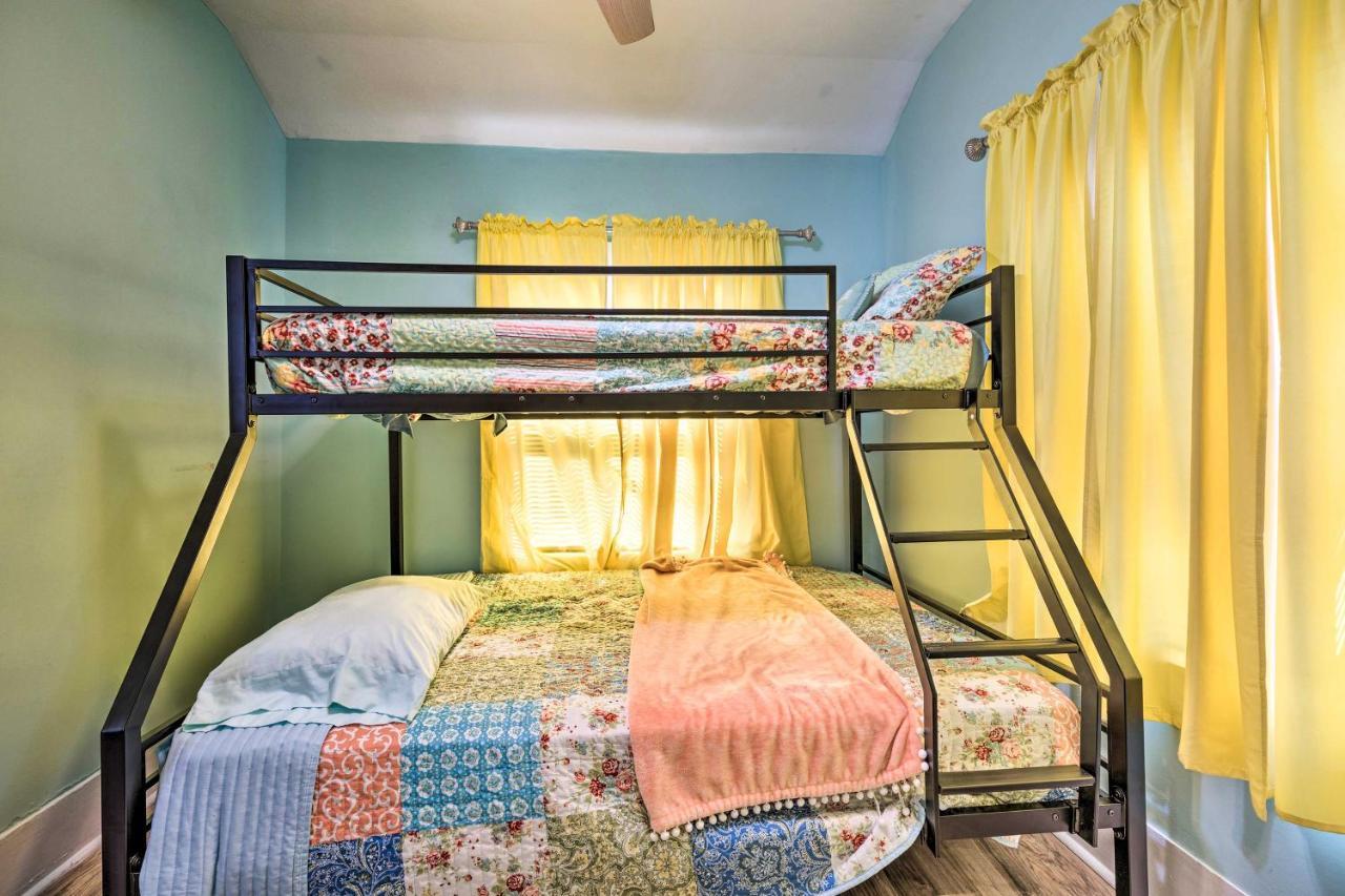 Beachside Getaway - Walk To Gulf, Pier And Casino! Villa Gulfport Exteriör bild