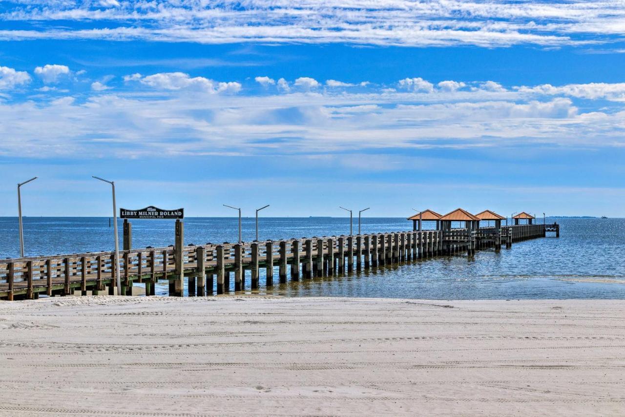 Beachside Getaway - Walk To Gulf, Pier And Casino! Villa Gulfport Exteriör bild
