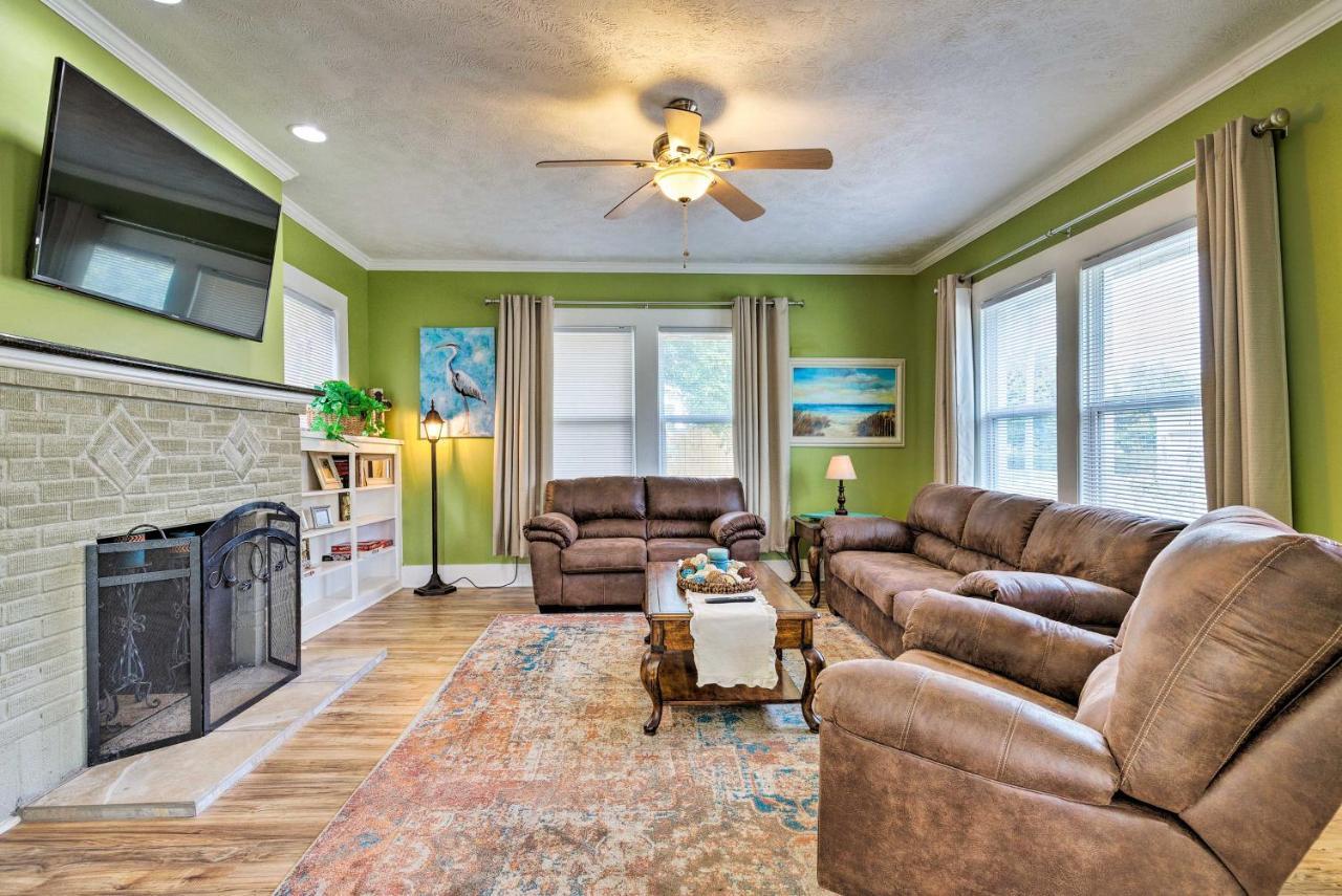 Beachside Getaway - Walk To Gulf, Pier And Casino! Villa Gulfport Exteriör bild