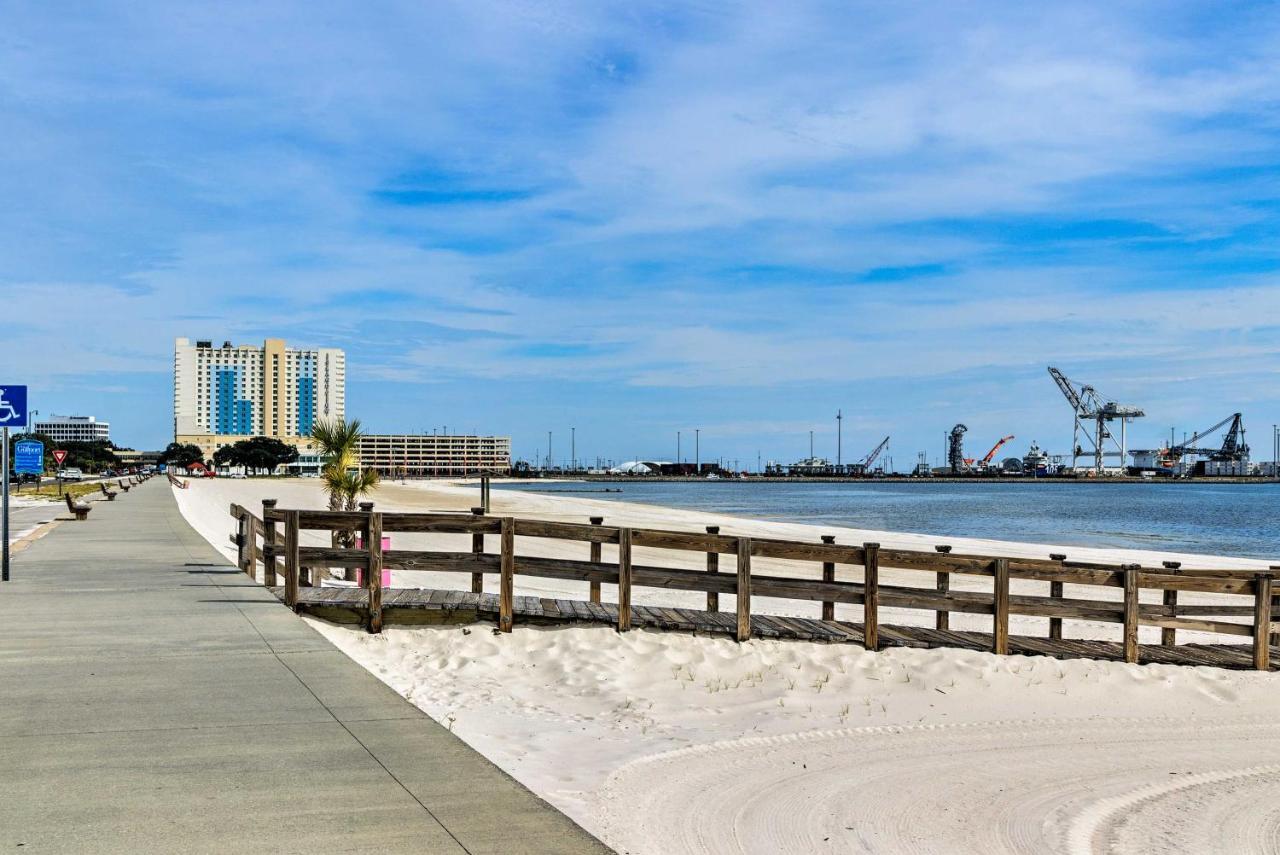 Beachside Getaway - Walk To Gulf, Pier And Casino! Villa Gulfport Exteriör bild