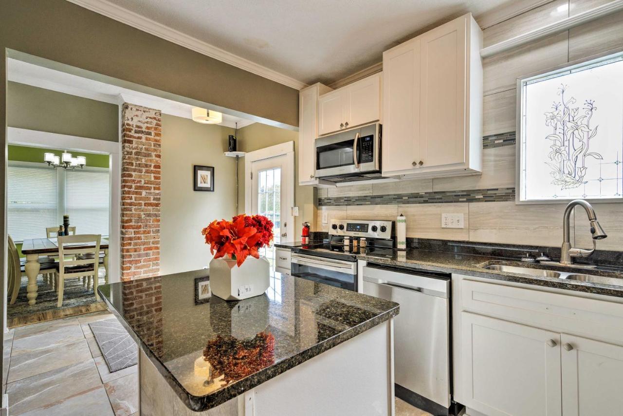 Beachside Getaway - Walk To Gulf, Pier And Casino! Villa Gulfport Exteriör bild